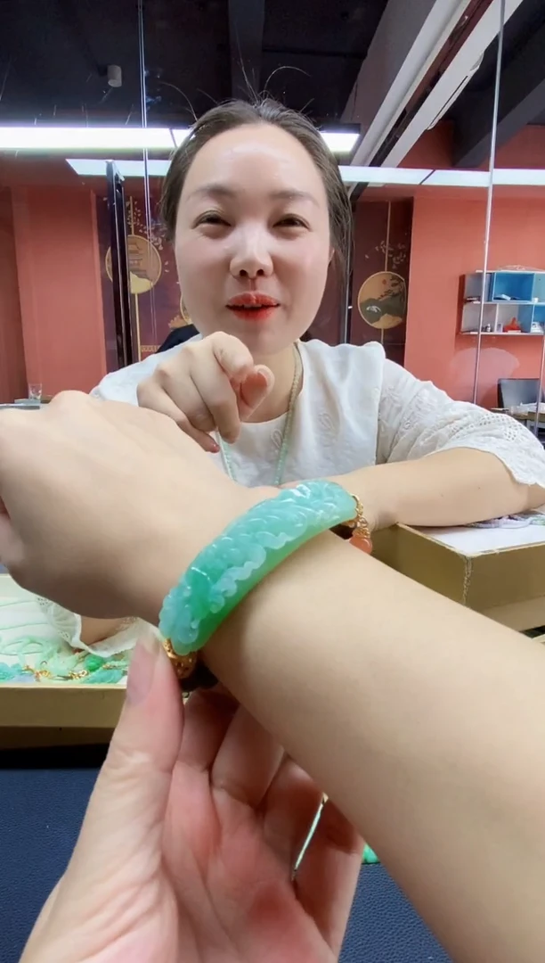 颈饰未镶嵌翡翠手牌