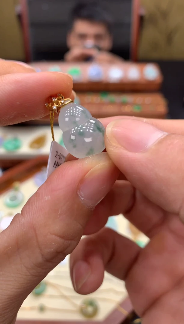 吊坠(不含链)18K金镶嵌翡翠葫芦