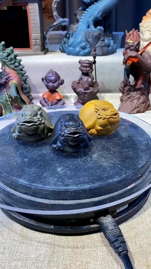 泥塑瑞**琴黑黄青龙龟茶宠