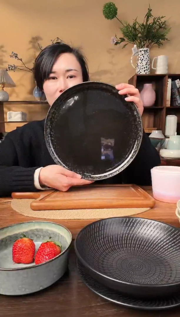 10.5英寸窑变黑大平盘微瑕