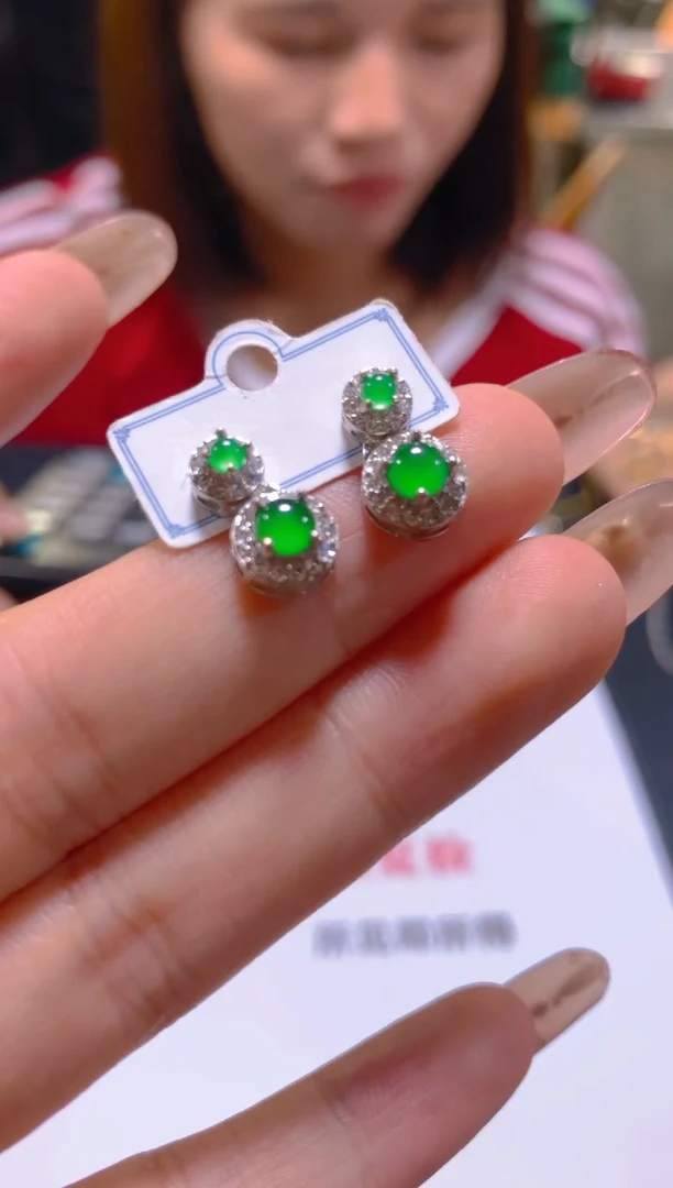 未镶嵌翡翠耳饰多样性发一