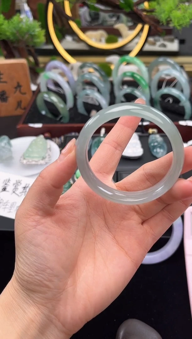 未镶嵌手镯翡翠手镯