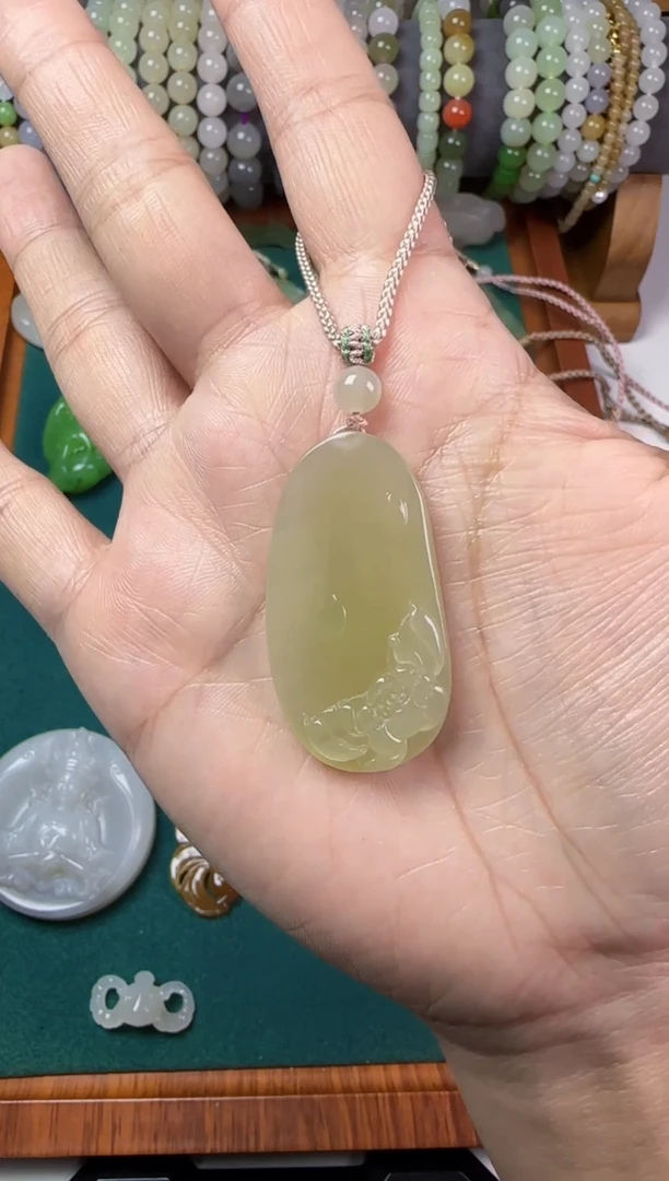 【闪购商品】和田玉无未镶嵌荷花吊坠