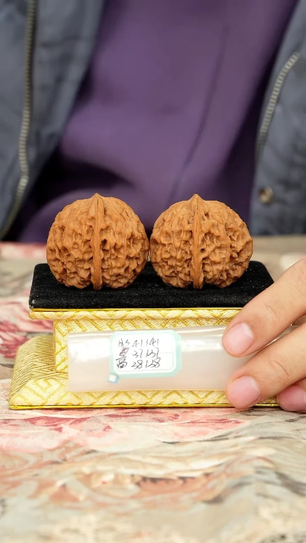 【闪购商品】文玩核桃把件非嫁接元宝