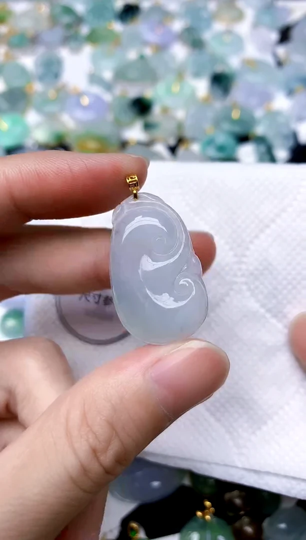 颈饰18K金镶嵌翡翠天然A货翡翠