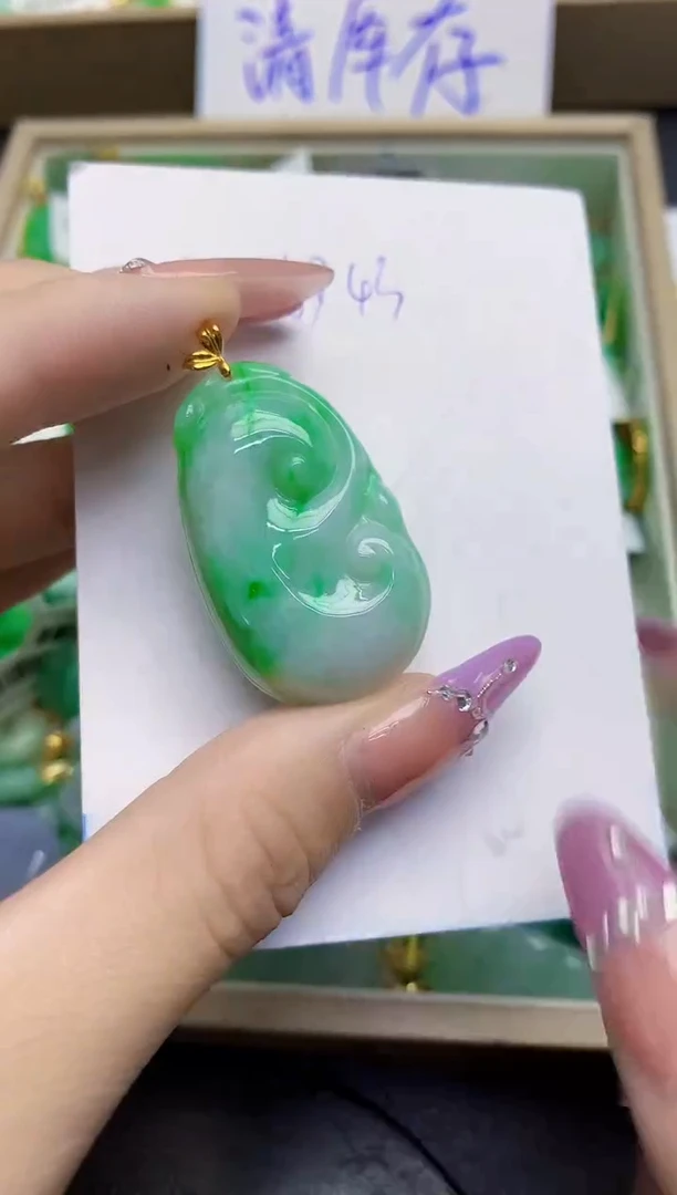 翡翠18K金镶嵌颈饰缅甸天然翡翠A货