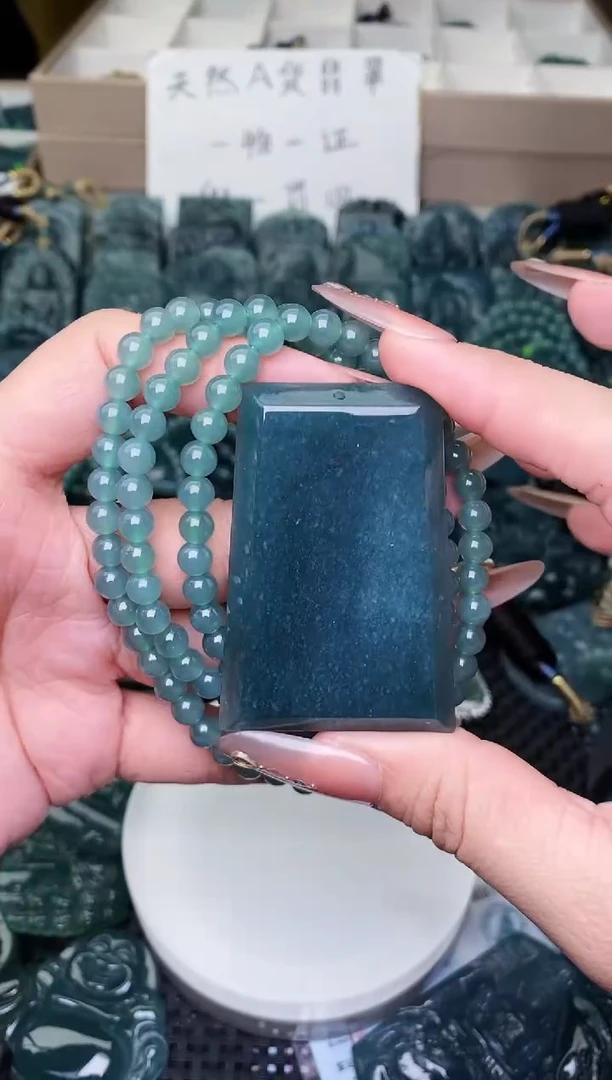 颈饰未镶嵌翡翠