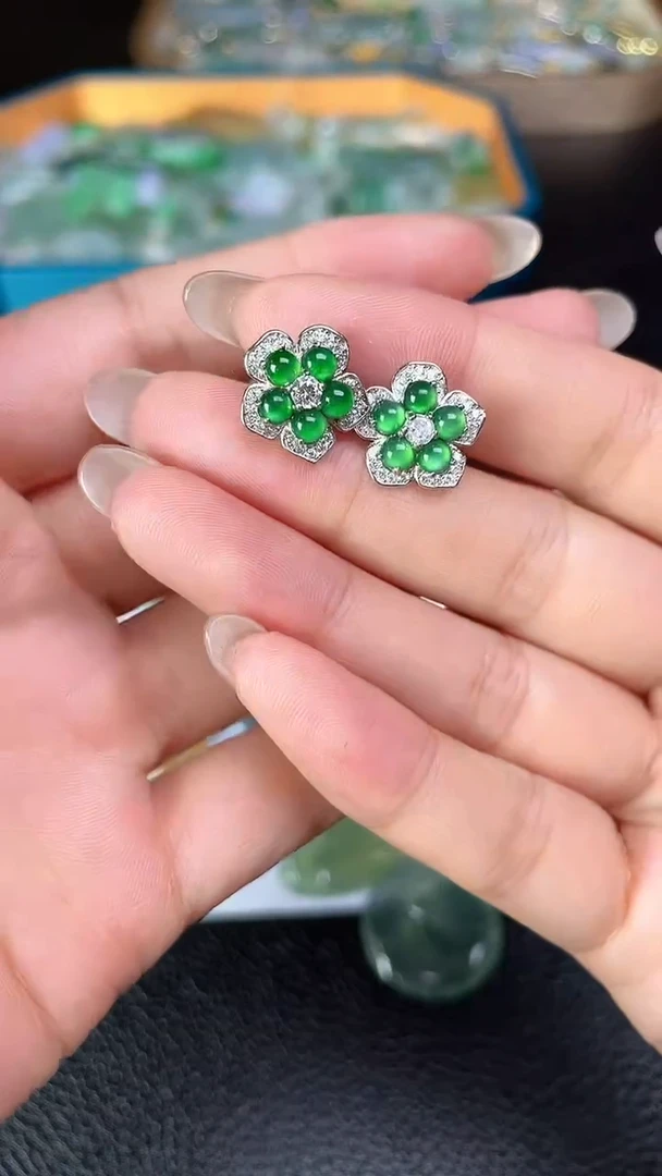 颈饰银S925镶嵌翡翠2026123001