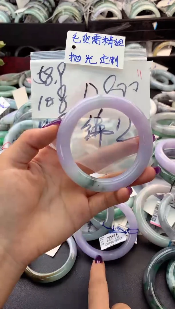 定制翡翠未镶嵌毛货需精细抛光+多人