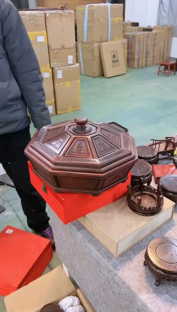 【闪购商品】红酸枝木类瑕疵八角干果盒一个