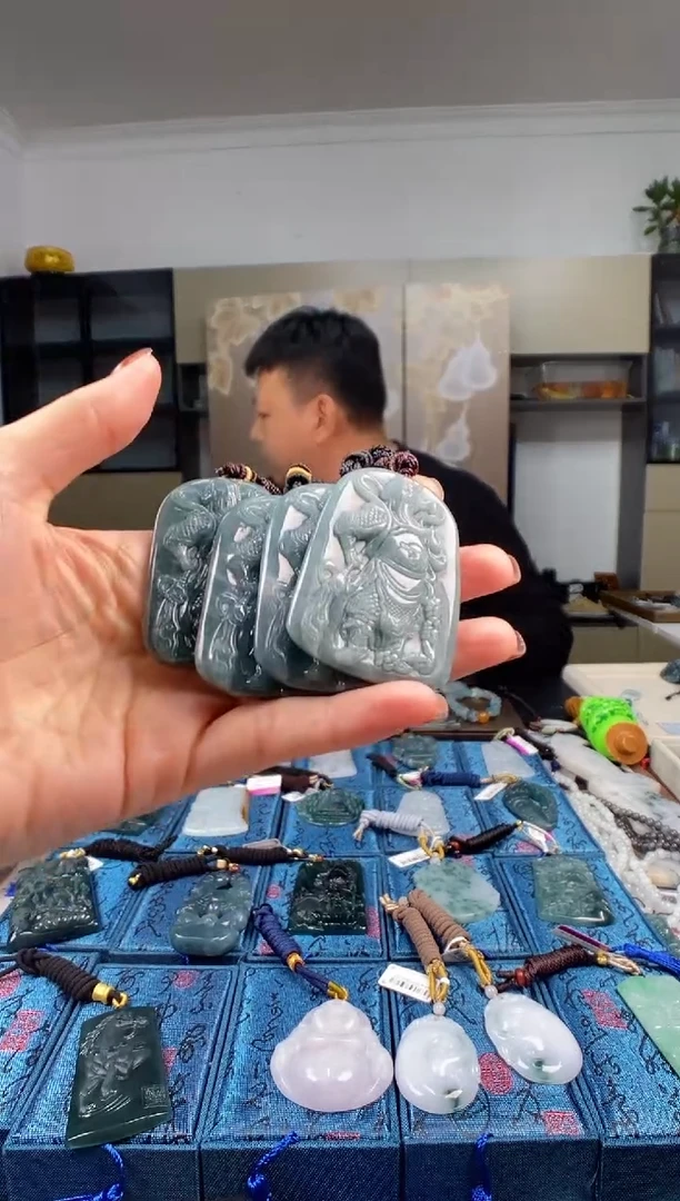 颈饰未镶嵌翡翠多样性发其一