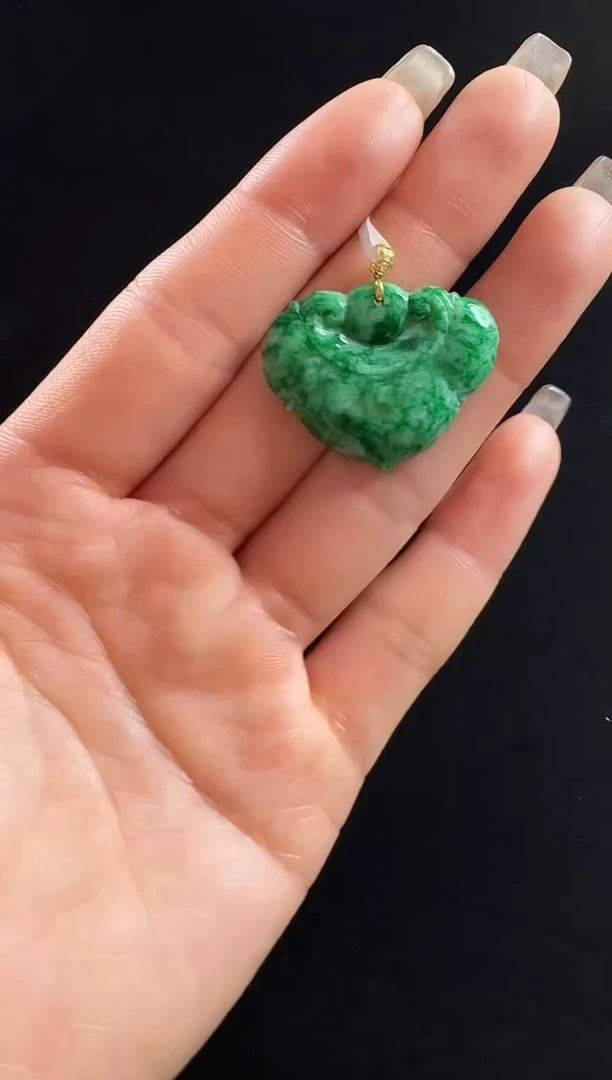 颈饰18K金镶嵌翡翠如意