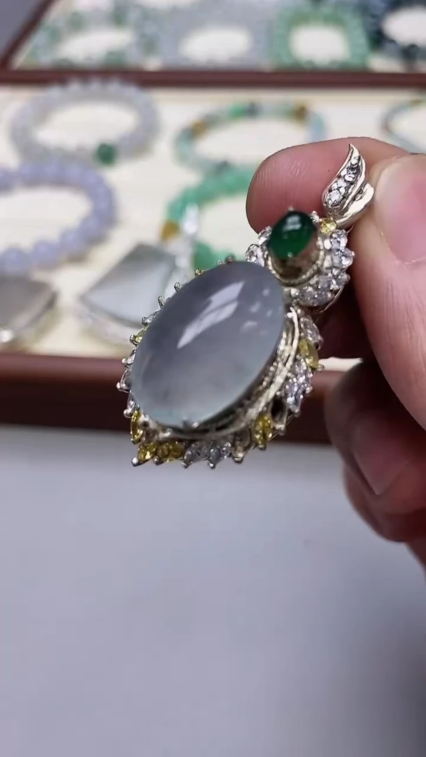 翡翠未镶嵌颈饰吊坠