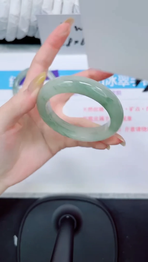 石英质玉手镯未镶嵌498