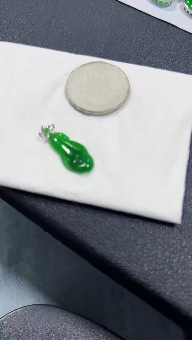 吊坠(不含链)18K金镶嵌翡翠100