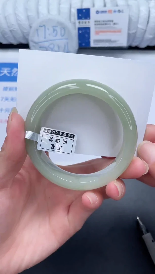 未镶嵌手镯石英质玉83-56.DK