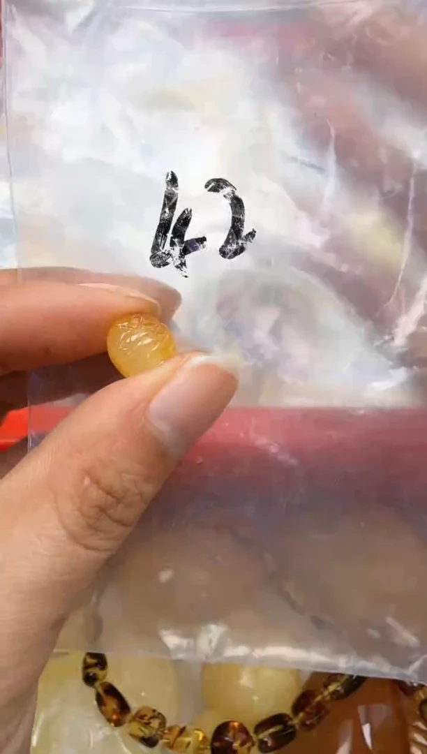 裸石琥珀未镶嵌如图