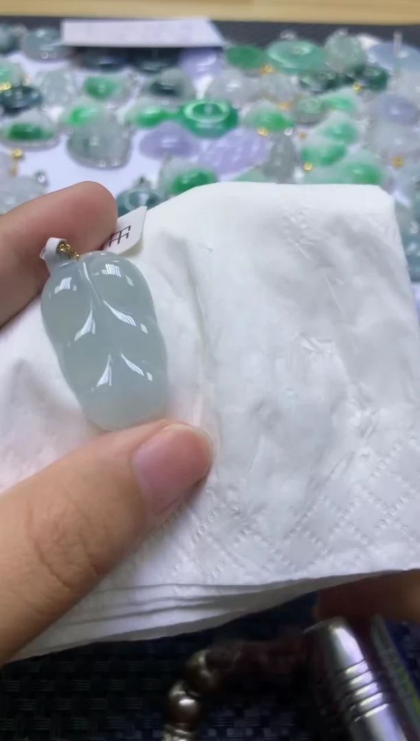 翡翠18K金镶嵌颈饰天然缅甸A货翡翠