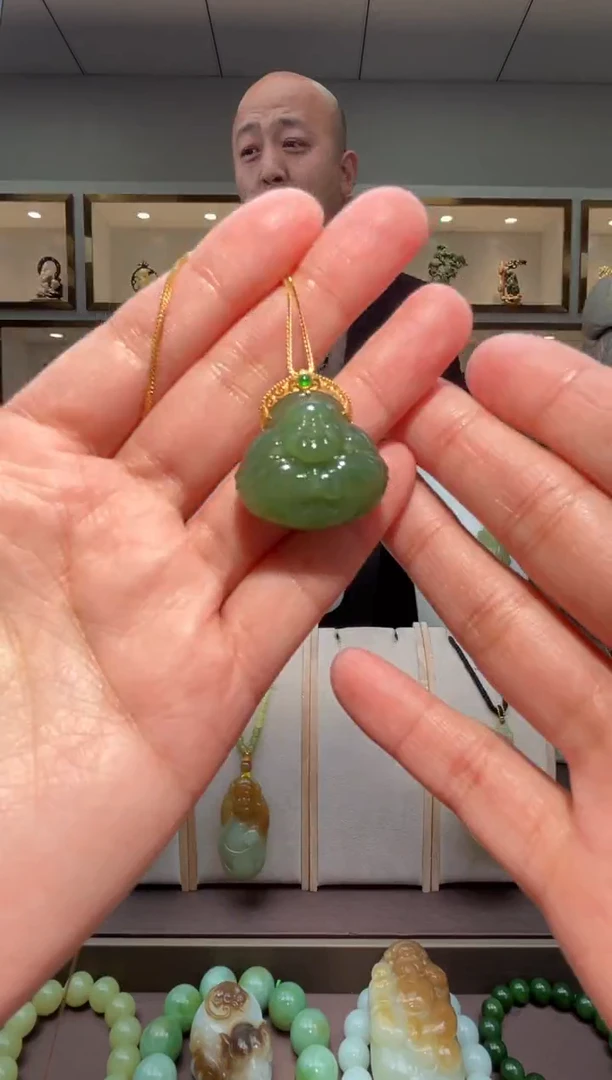 颈饰18K金镶嵌和田玉苏