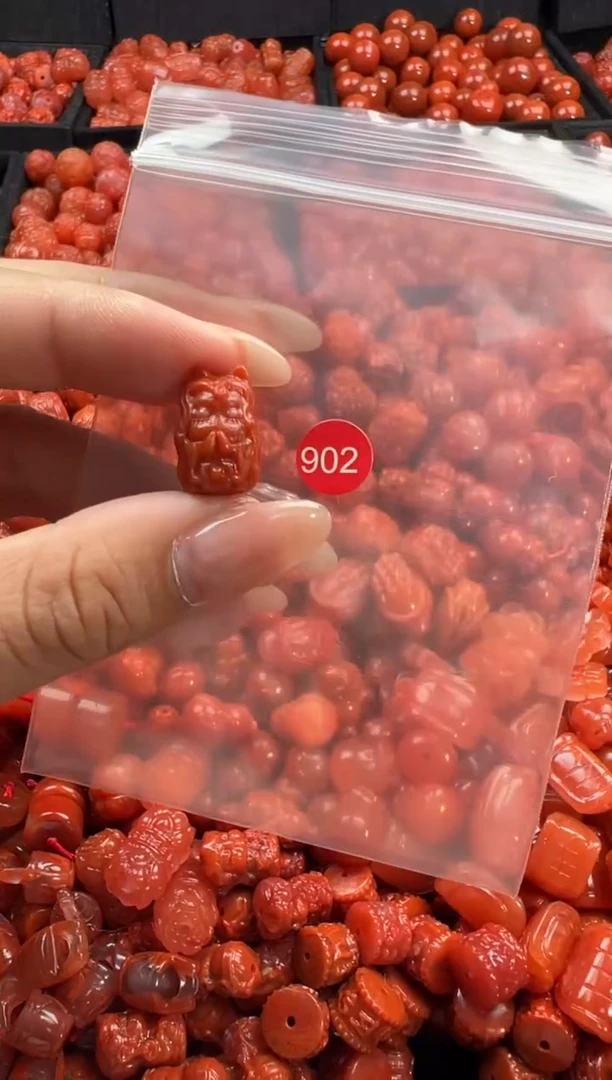 颈饰未镶嵌南红玛瑙1