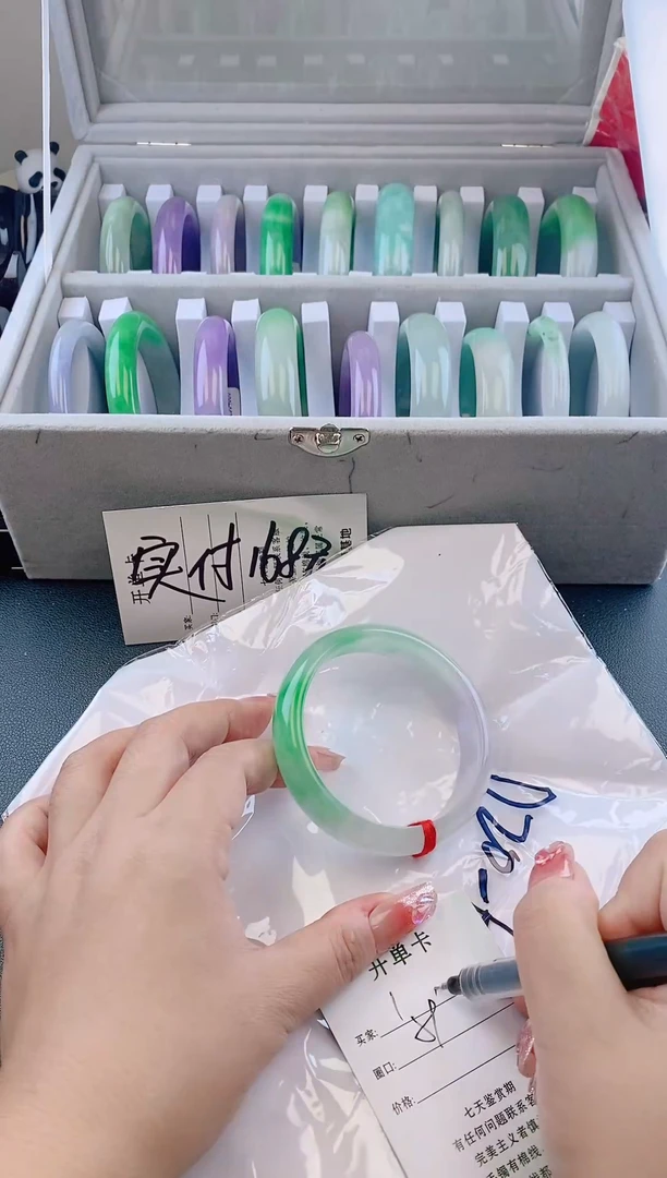 未镶嵌手镯翡翠1