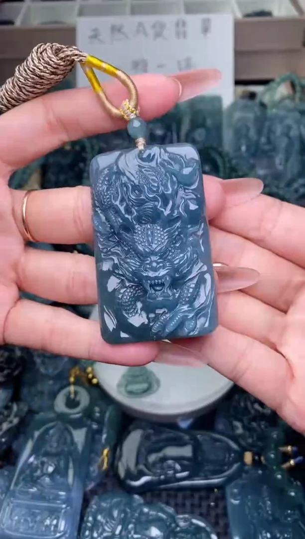 翡翠未镶嵌颈饰