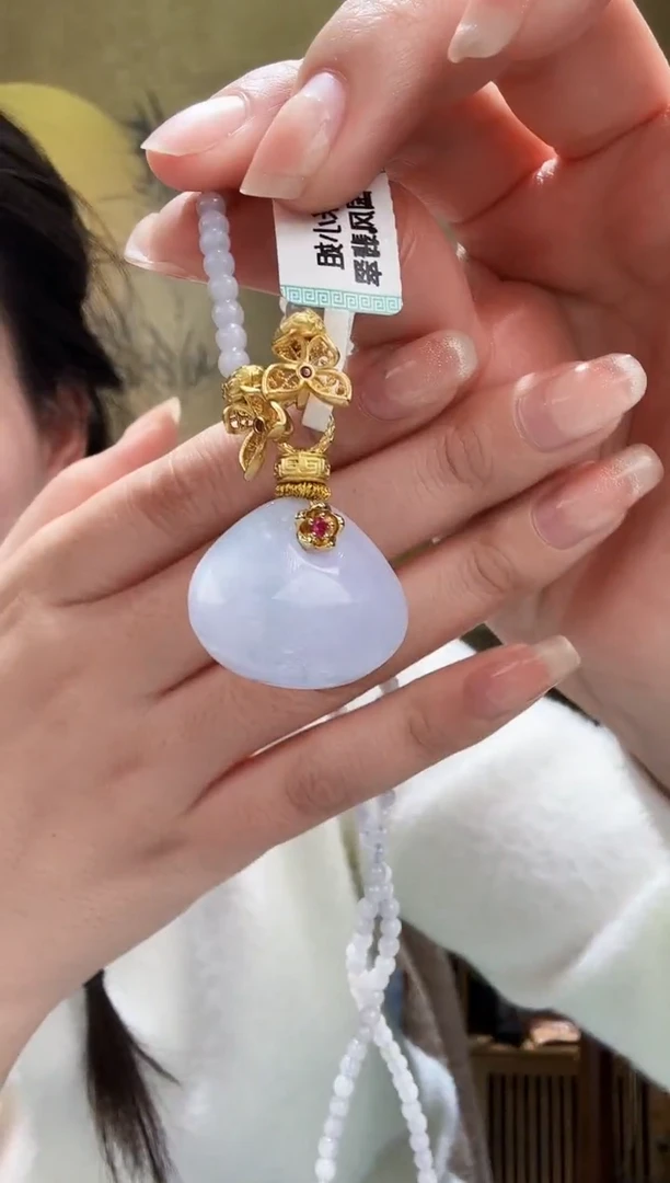 颈饰未镶嵌翡翠吊坠