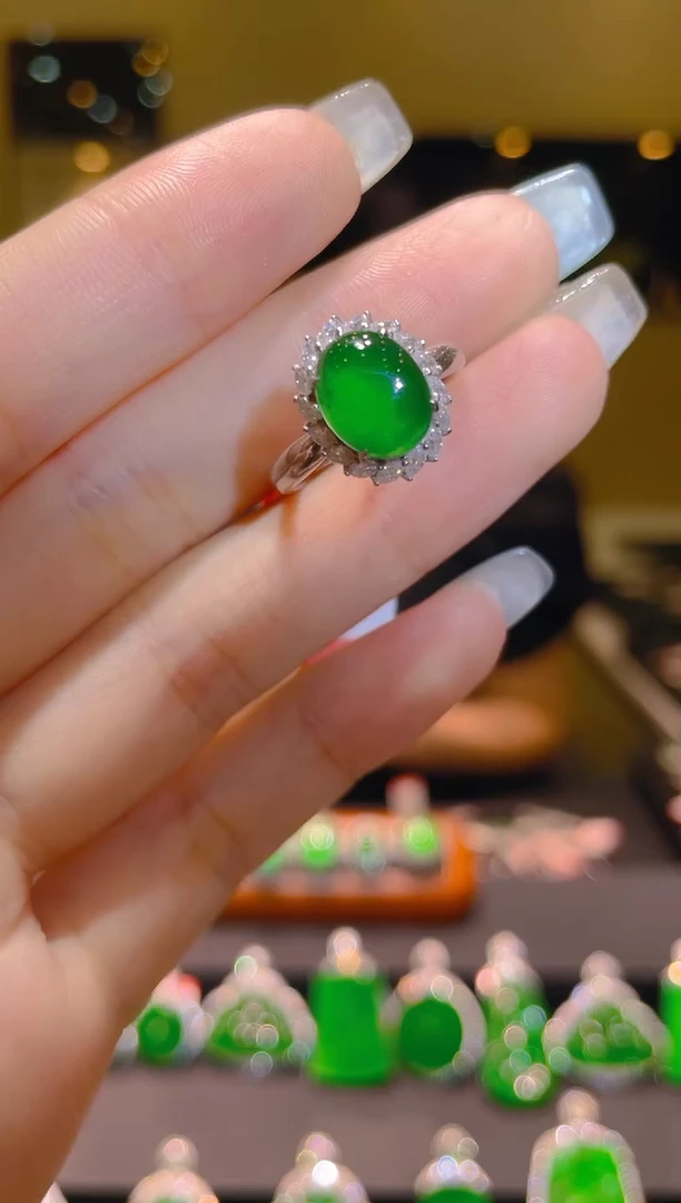 翡翠18K金镶嵌颈饰翡翠A17