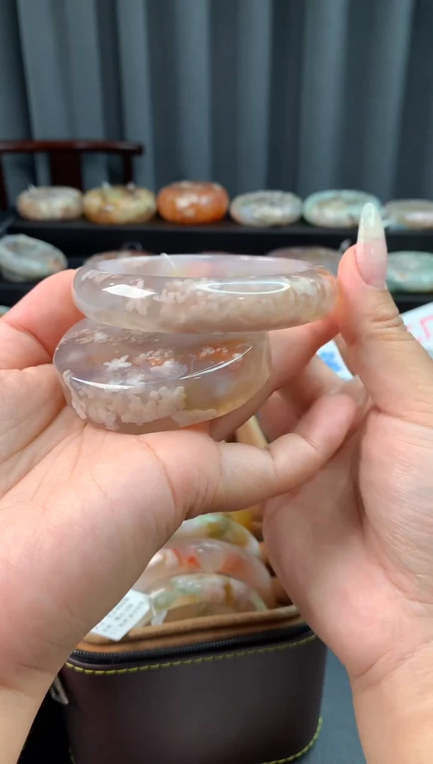 未镶嵌手镯石英质玉（62圈口）赠送镯心