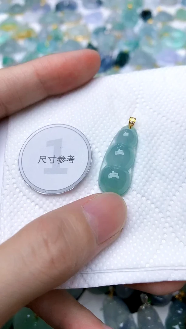 颈饰18K金镶嵌翡翠天然A货翡翠