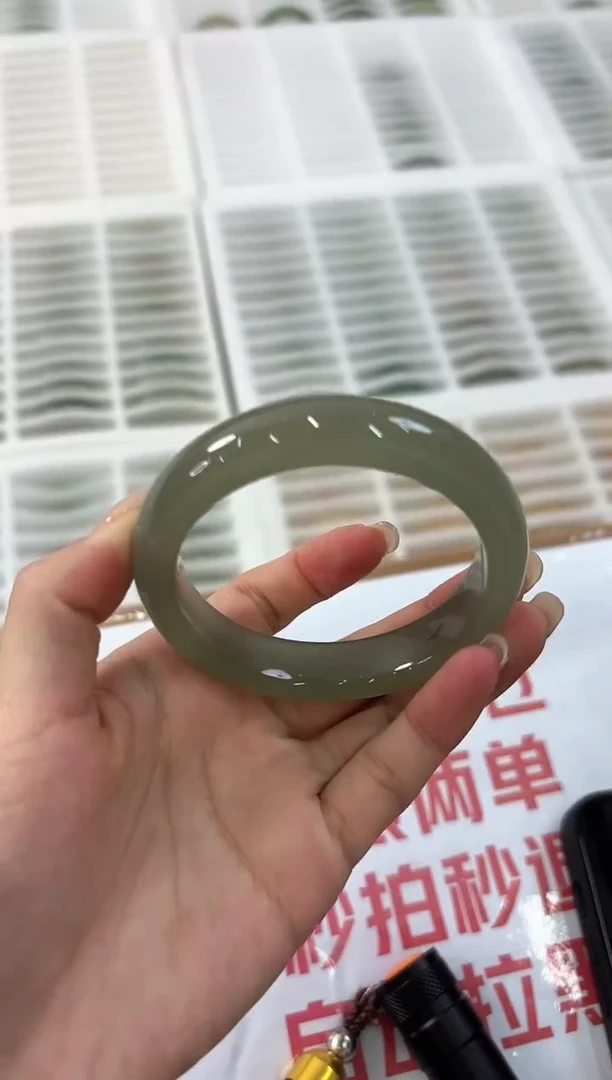 未镶嵌手镯石英质玉94-56D