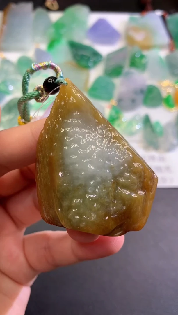 翡翠未镶嵌颈饰