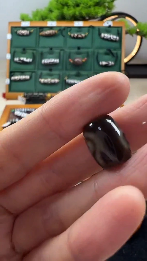 玛瑙/玉髓（覆膜）颈饰未镶嵌66.（微瑕）