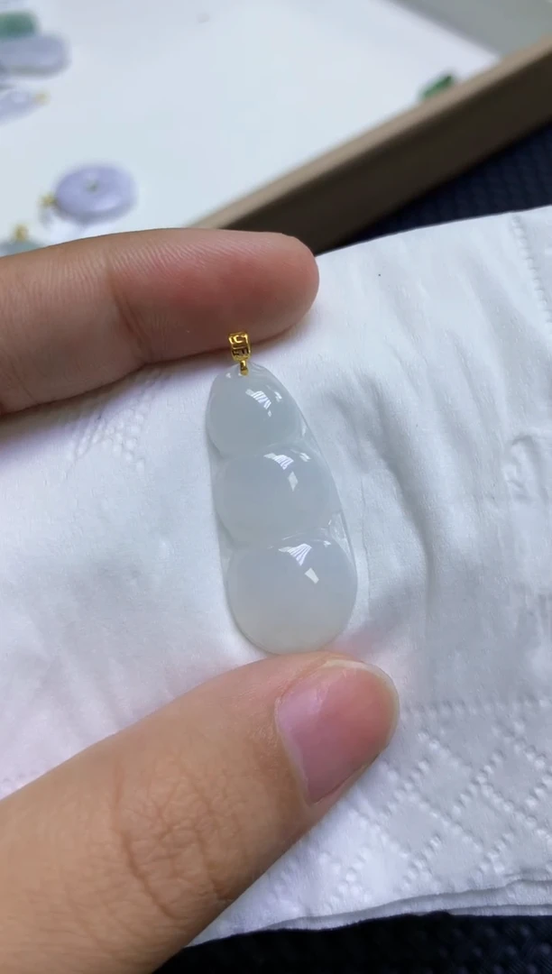 翡翠未镶嵌颈饰天然缅甸A货翡翠