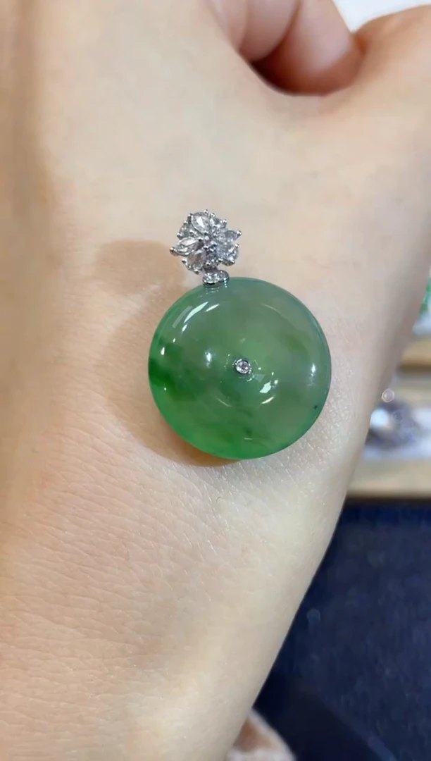 吊坠(不含链)18K金镶嵌翡翠团购3