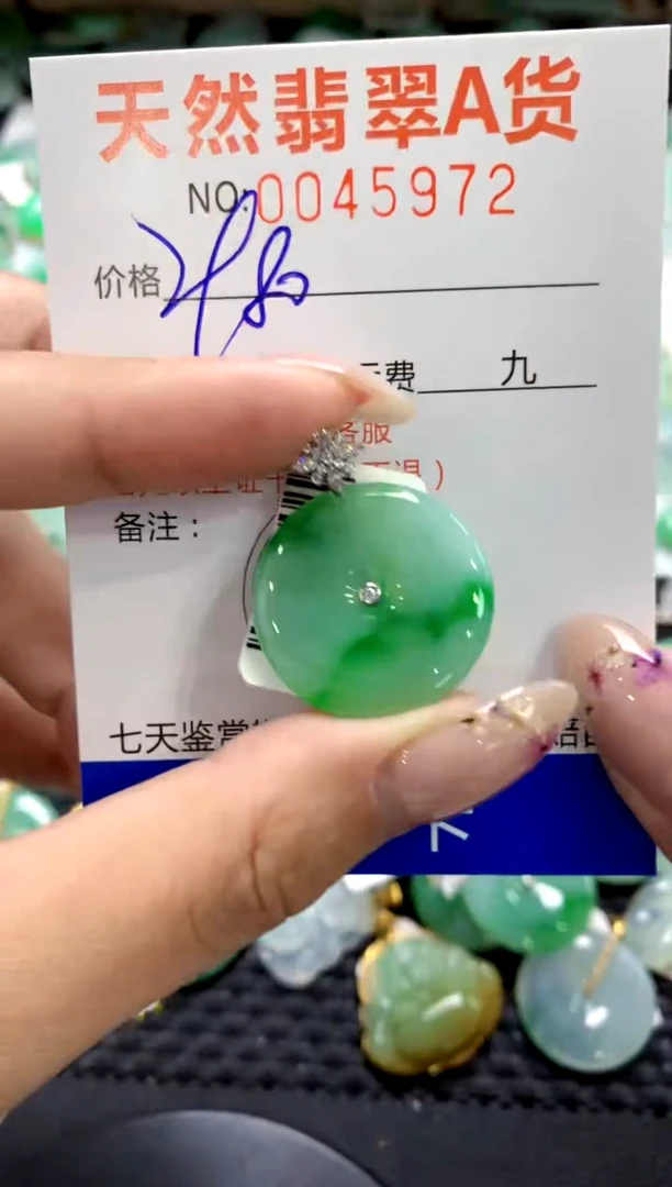 翡翠18K金镶嵌颈饰1