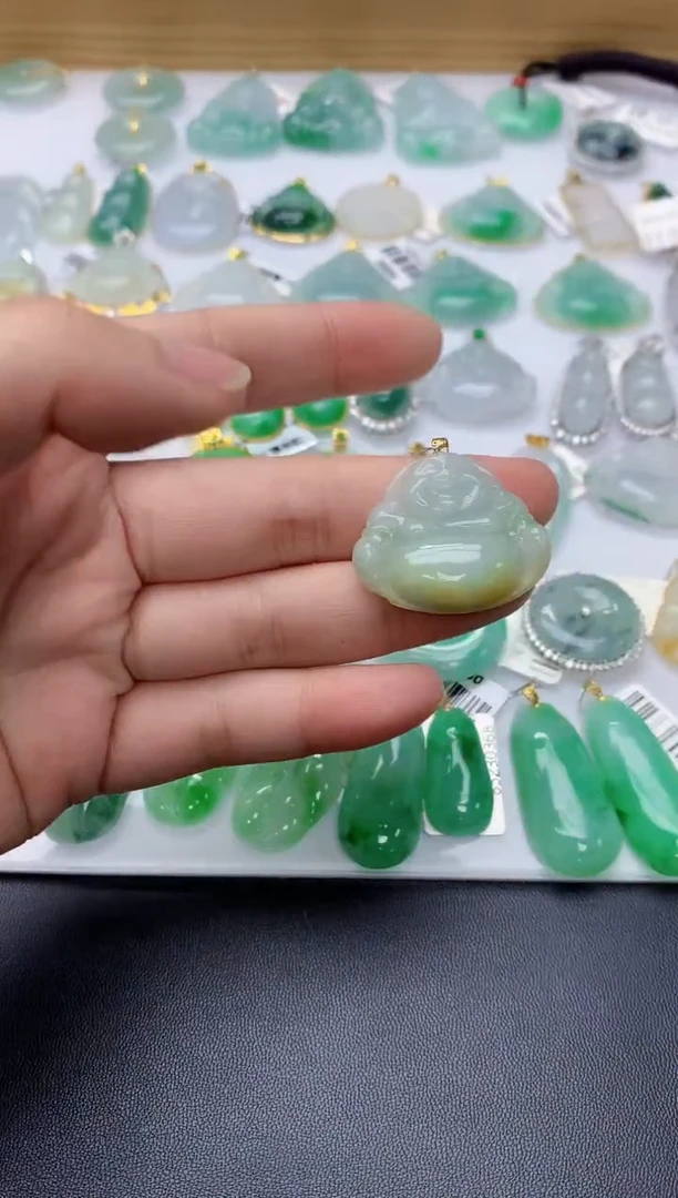 颈饰18K金镶嵌翡翠天然A货