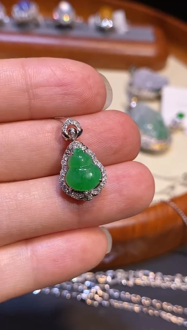 【闪购商品】翡翠颈饰18K金镶嵌吊坠