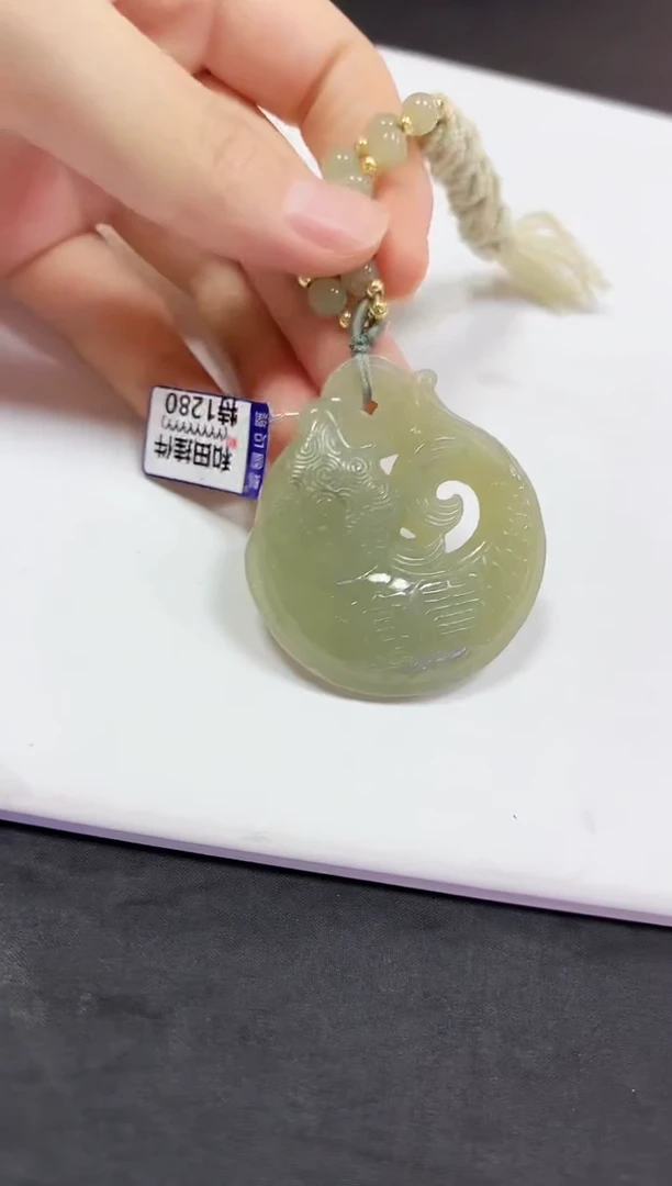 颈饰未镶嵌和田玉挂件