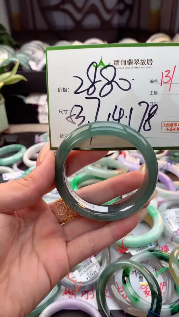 未镶嵌定制翡翠毛货需精细抛光+多人