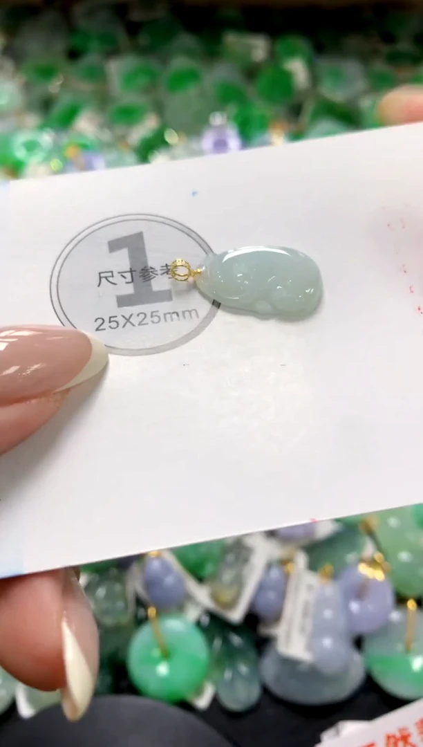 翡翠18K金镶嵌颈饰1111111111111111