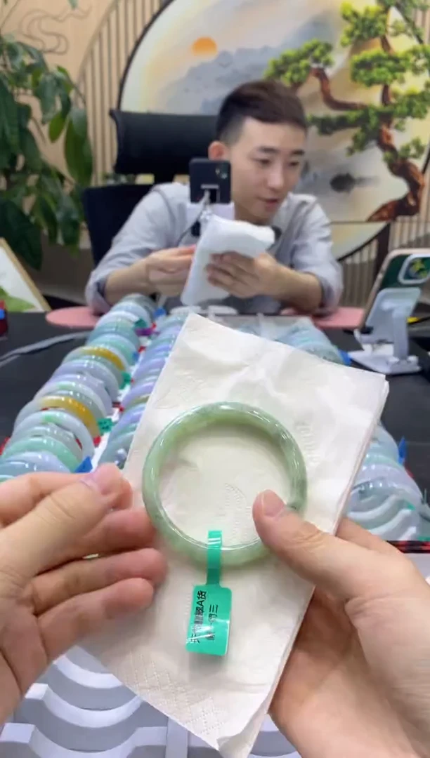 翡翠手镯未镶嵌7781