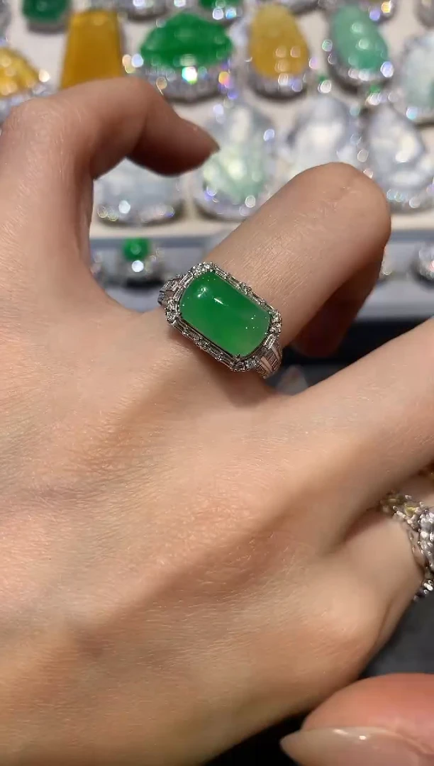 【闪购商品】翡翠戒指18K金镶嵌q207