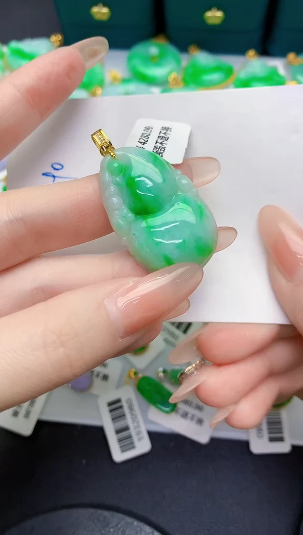 颈饰18K金镶嵌翡翠缅甸天然翡翠A货