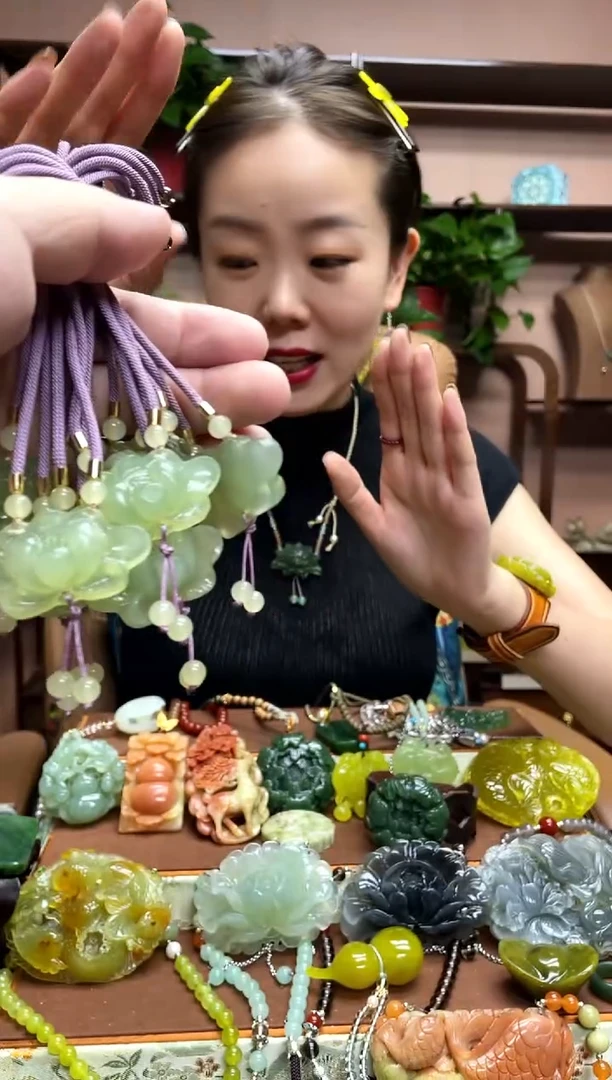 未镶嵌岫玉吊坠多样性发货发其中之一