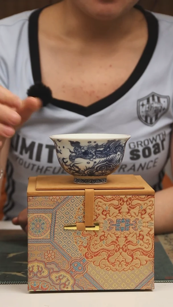 景德镇高温瓷撇口杯蓝龙