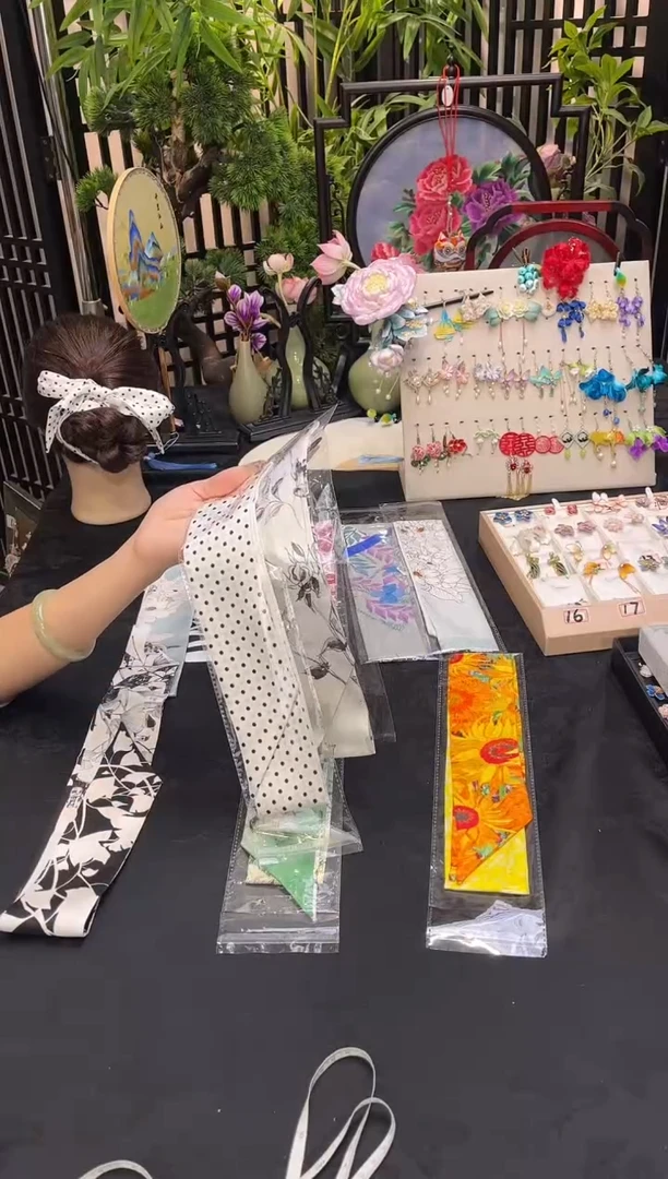 织绣爱****?非遗苏绣手工饰品