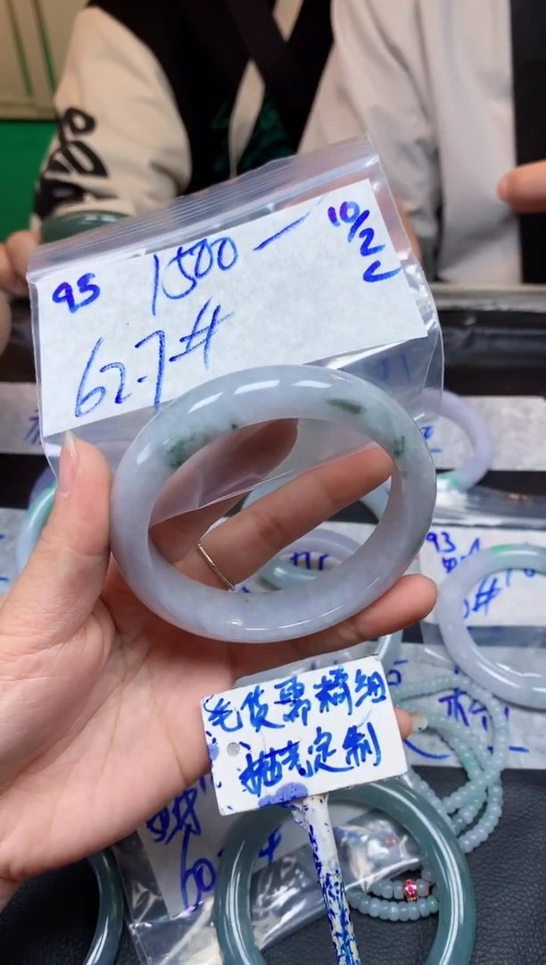 【闪购商品】定制翡翠未镶嵌95毛货需精细抛光手镯多样性拍一发一