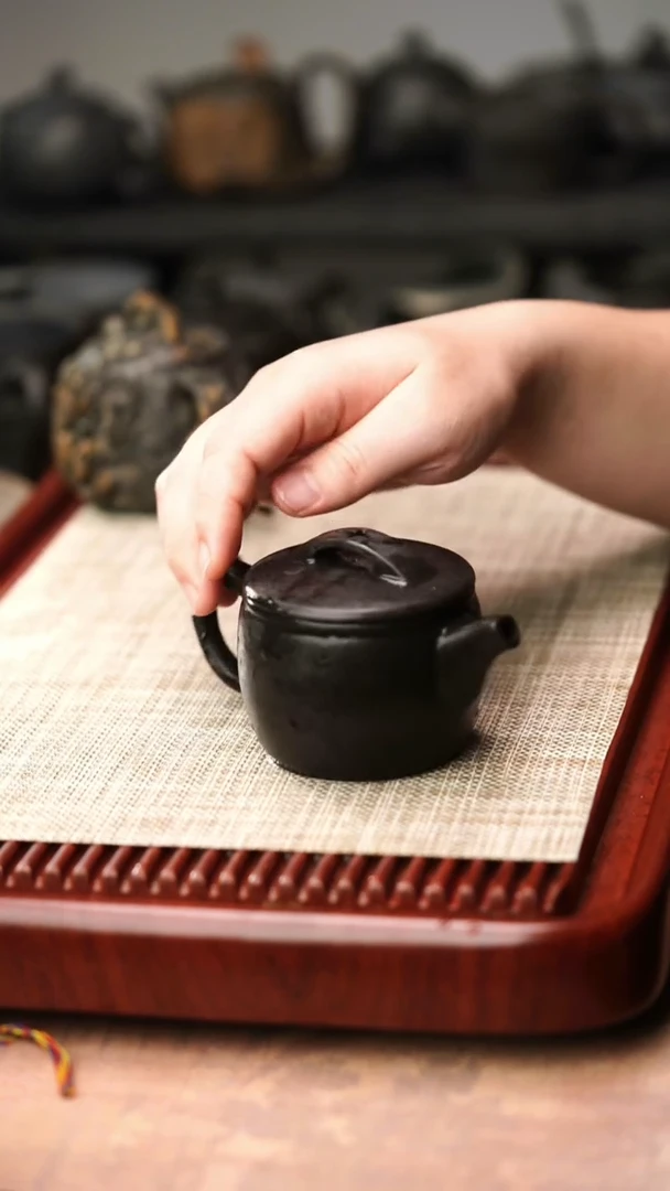 归玉堂冰碛岩重工雕刻透光汉瓦壶220cc