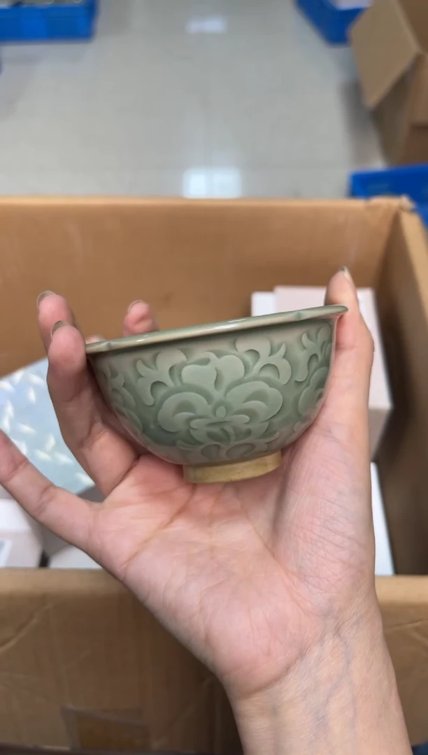 陶瓷纯手工天青色牡丹纹小海瓯